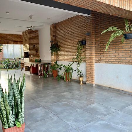 Moderna Y Unica Casa Independiente Con Jardin Y Estacionamiento Сьюдад-дель-Эсте Экстерьер фото