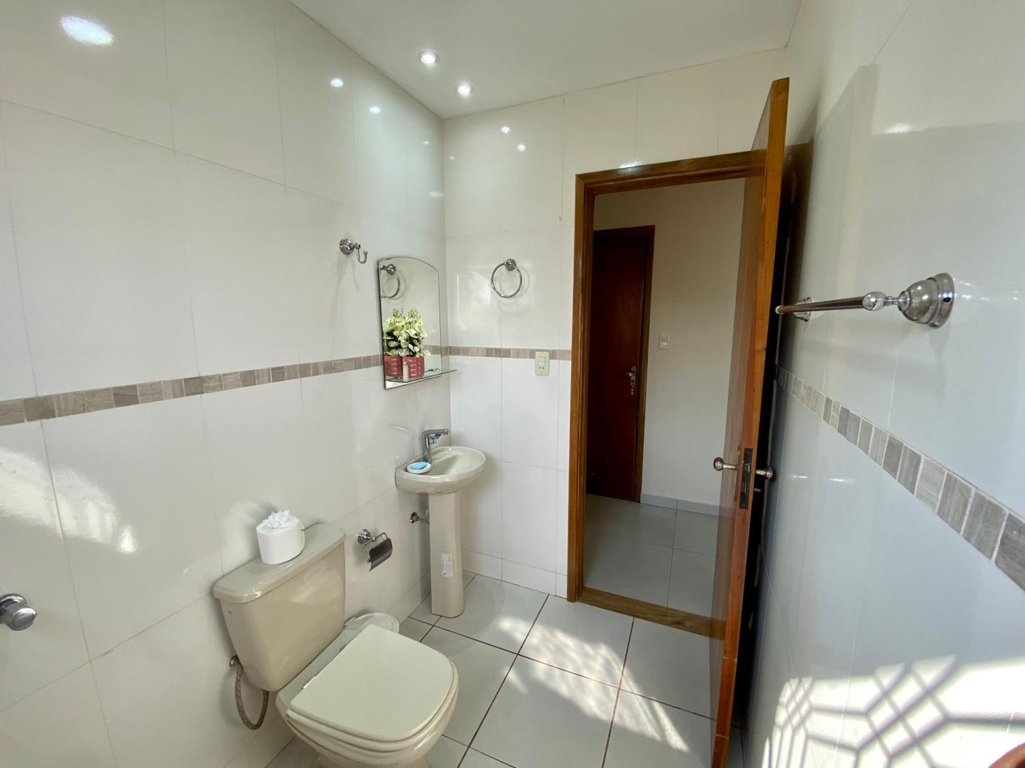 Moderna Y Unica Casa Independiente Con Jardin Y Estacionamiento Сьюдад-дель-Эсте Экстерьер фото