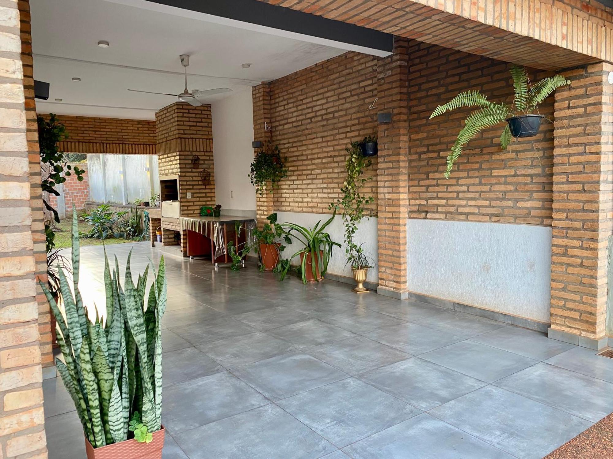 Moderna Y Unica Casa Independiente Con Jardin Y Estacionamiento Сьюдад-дель-Эсте Экстерьер фото