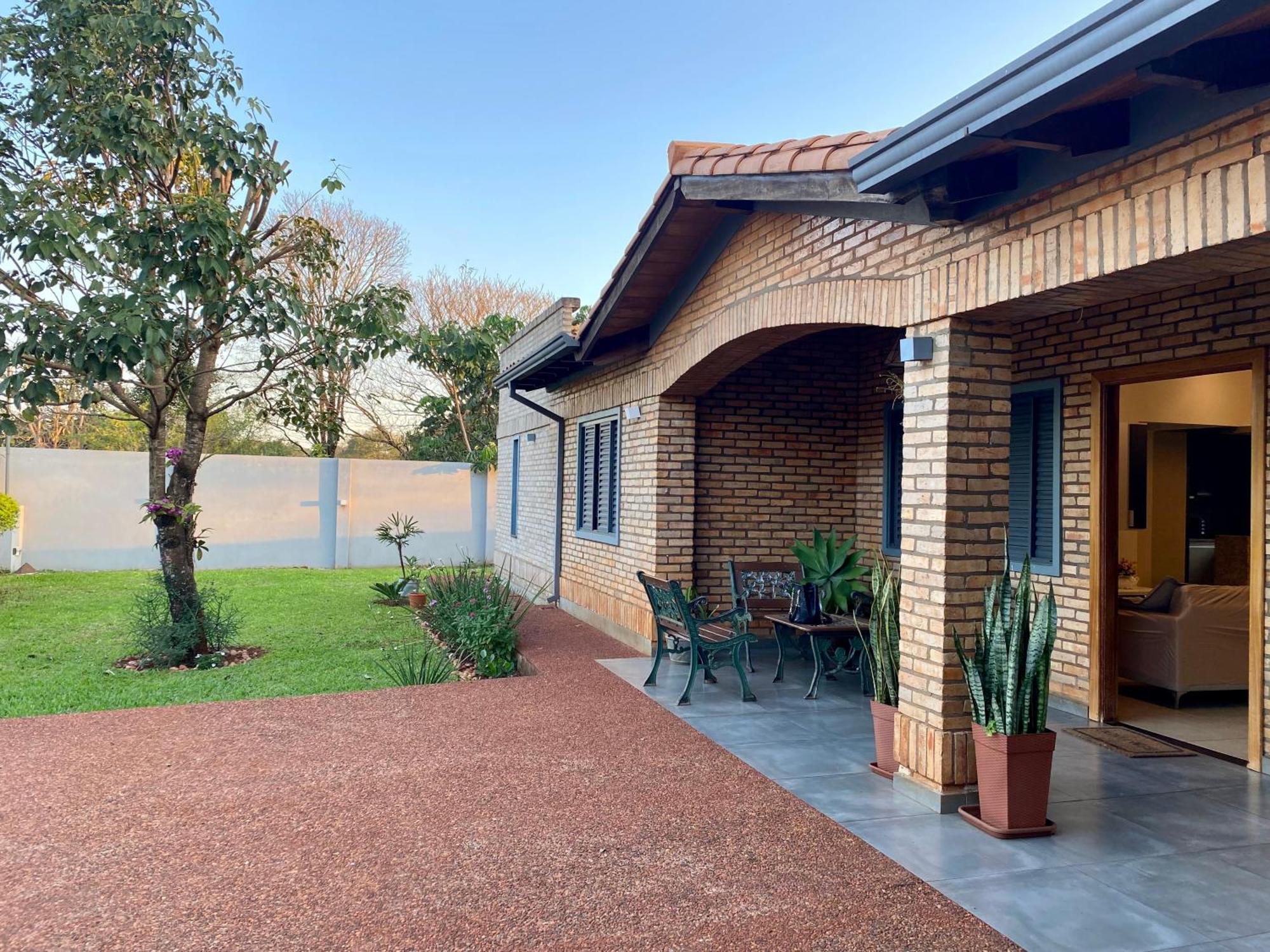 Moderna Y Unica Casa Independiente Con Jardin Y Estacionamiento Сьюдад-дель-Эсте Экстерьер фото